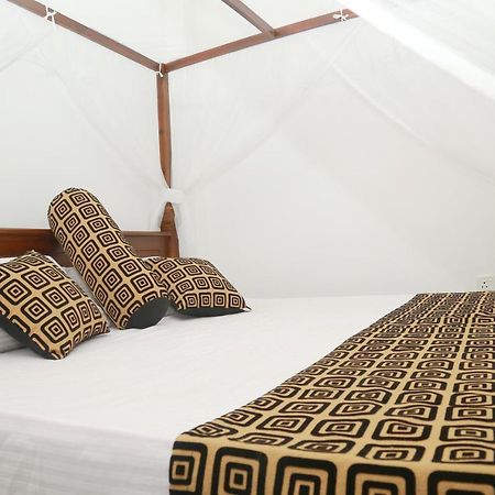 Happy Spring Guest Bed & Breakfast Mirissa Bagian luar foto
