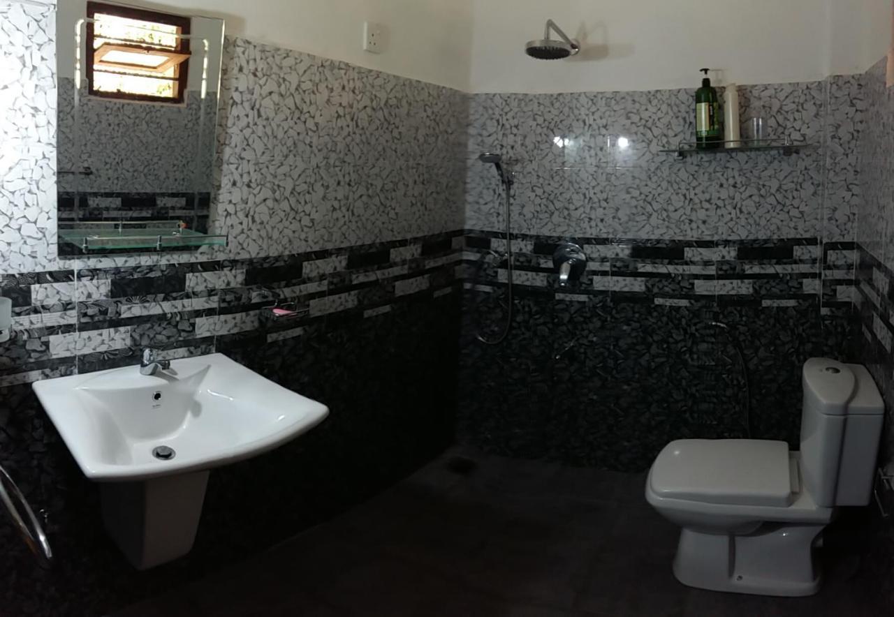 Happy Spring Guest Bed & Breakfast Mirissa Bagian luar foto