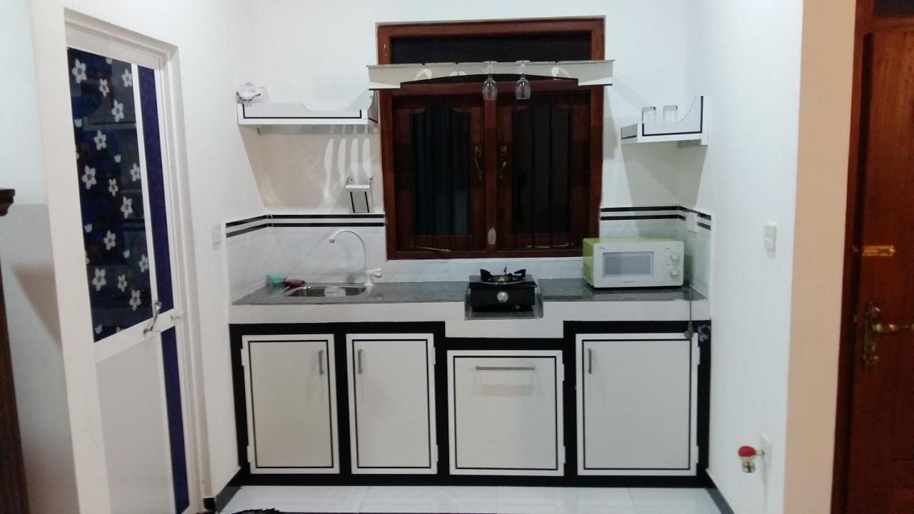 Happy Spring Guest Bed & Breakfast Mirissa Bagian luar foto