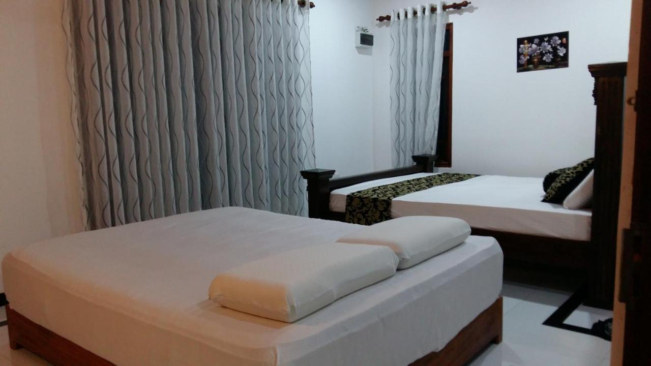 Happy Spring Guest Bed & Breakfast Mirissa Bagian luar foto