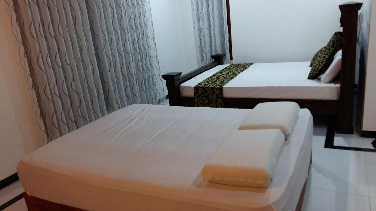 Happy Spring Guest Bed & Breakfast Mirissa Bagian luar foto