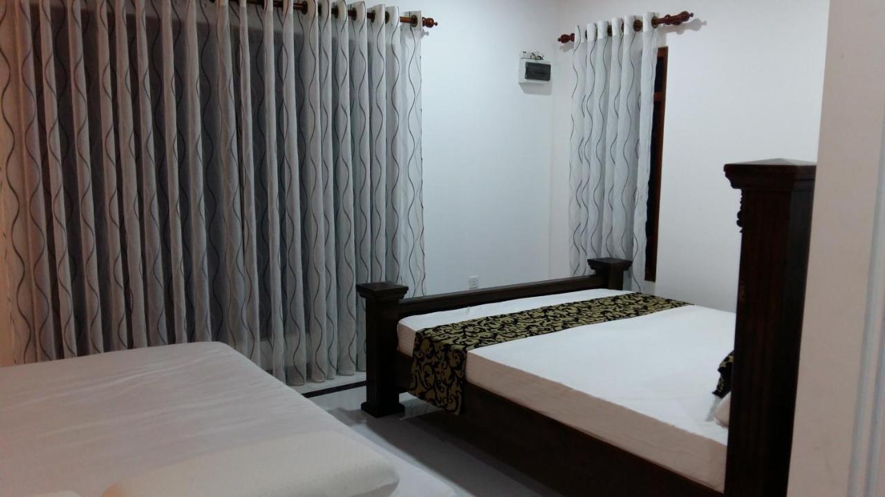 Happy Spring Guest Bed & Breakfast Mirissa Bagian luar foto