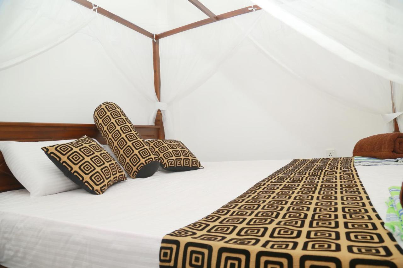Happy Spring Guest Bed & Breakfast Mirissa Bagian luar foto