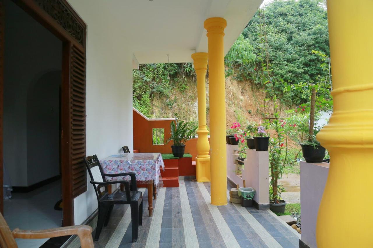Happy Spring Guest Bed & Breakfast Mirissa Bagian luar foto