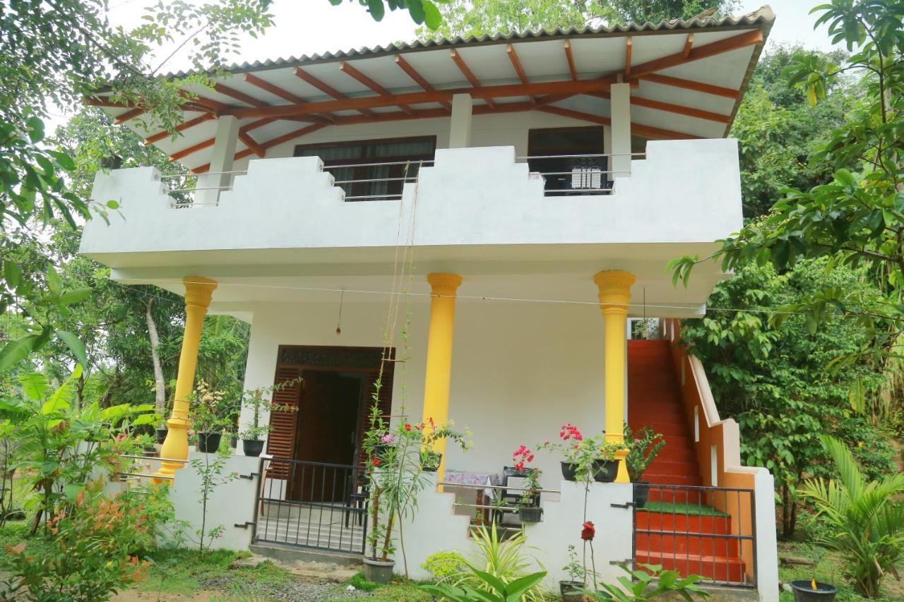 Happy Spring Guest Bed & Breakfast Mirissa Bagian luar foto