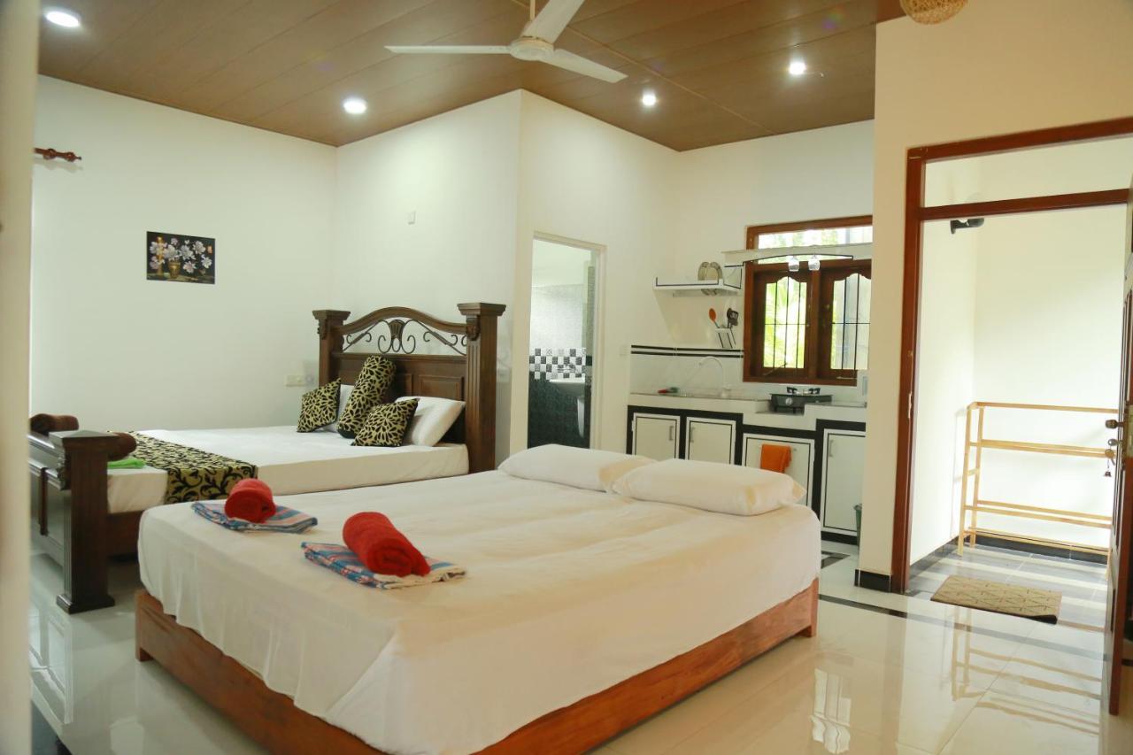 Happy Spring Guest Bed & Breakfast Mirissa Bagian luar foto