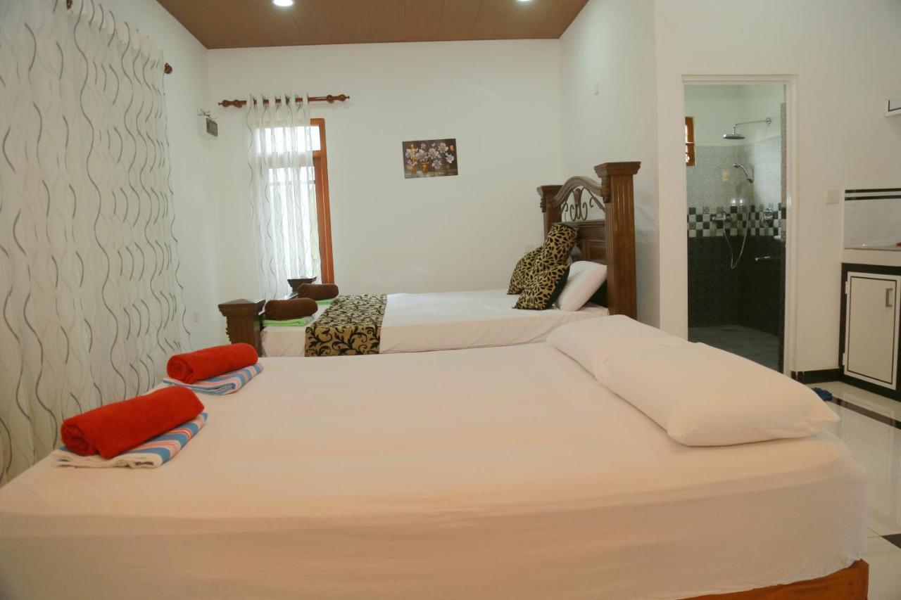 Happy Spring Guest Bed & Breakfast Mirissa Bagian luar foto